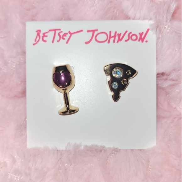 Betsey Johnson adorable wine and cheese stud earrings. - Picture 3 of 11